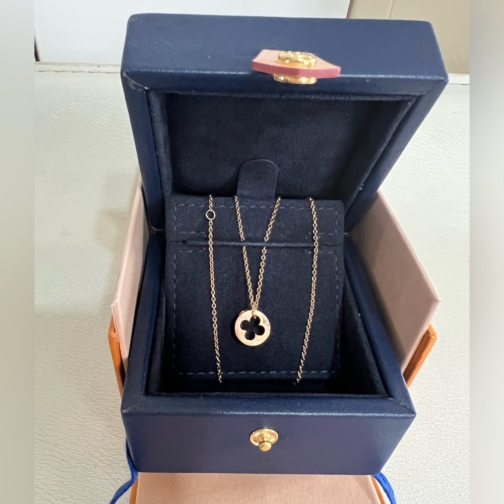 Louis Vuitton - Empreinte Pendant, Yellow Gold